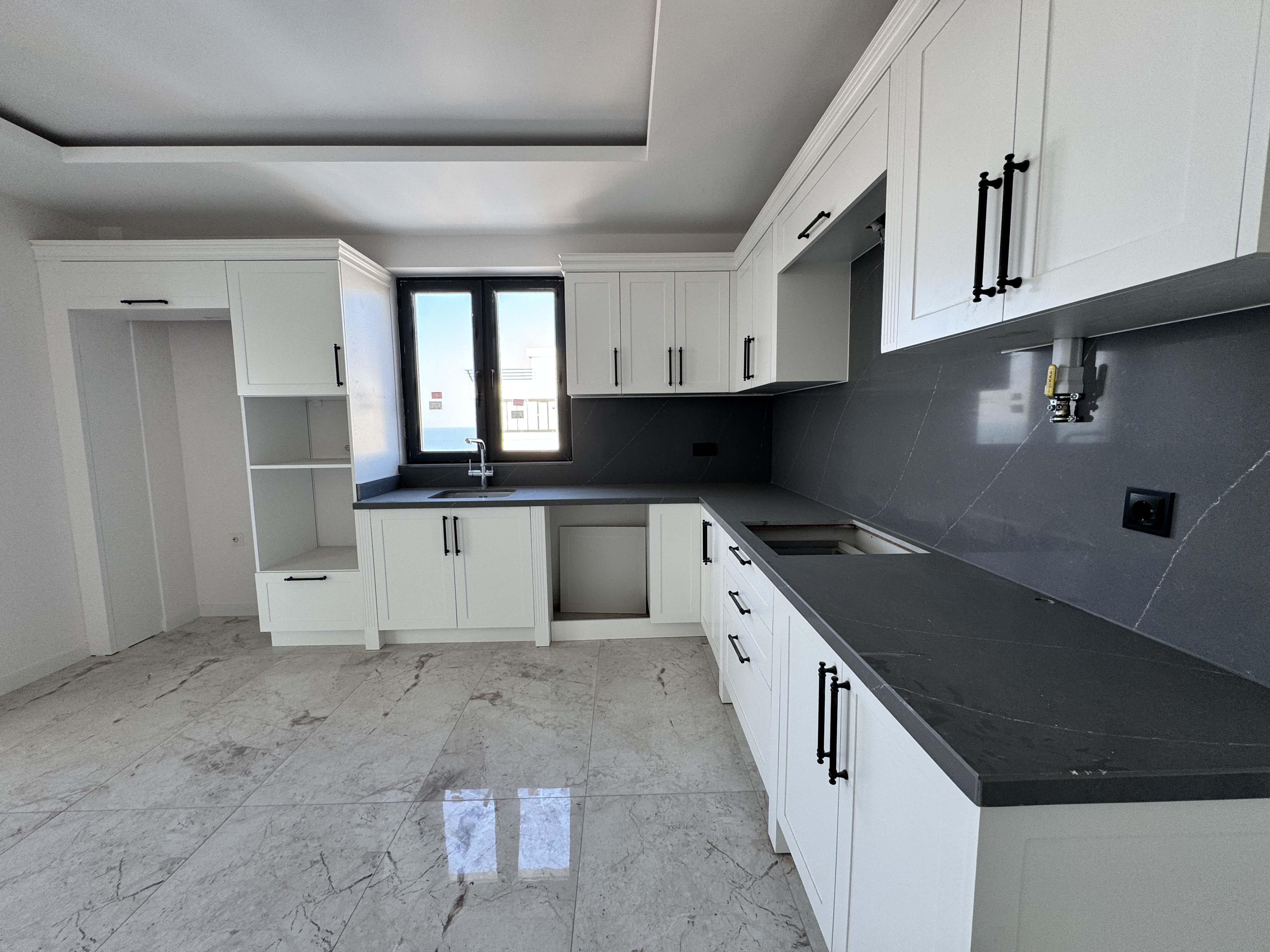 CANİK TÖRE TOWERS'TA ULTRA LÜX 3+1 245 METREKARE DAİRE